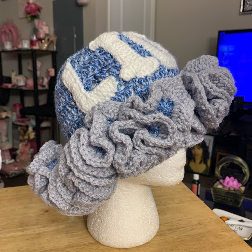 Crochet ruffle lions hat